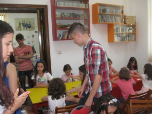 Ne jucam, invatam si crestem la biblioteca 03